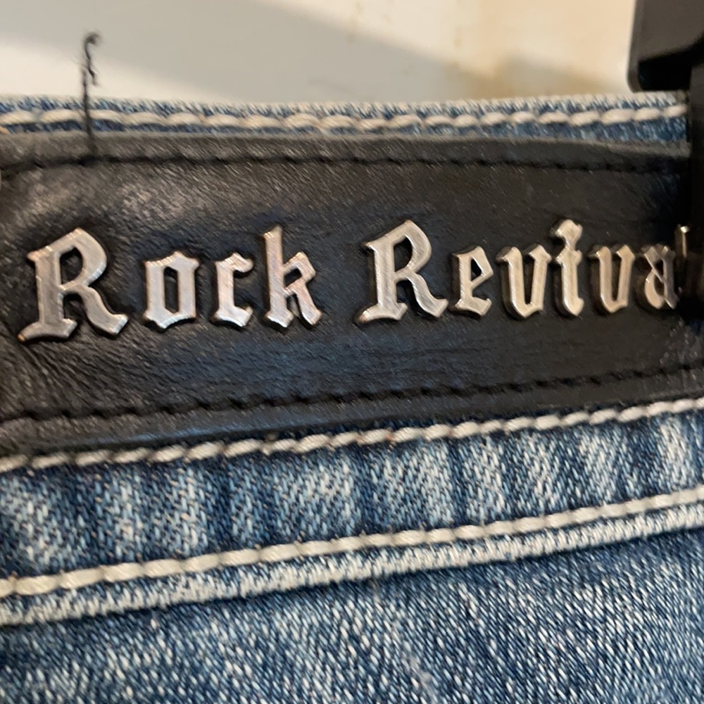 EUC Rock Revival. TORI Straight 25. Beautiful!